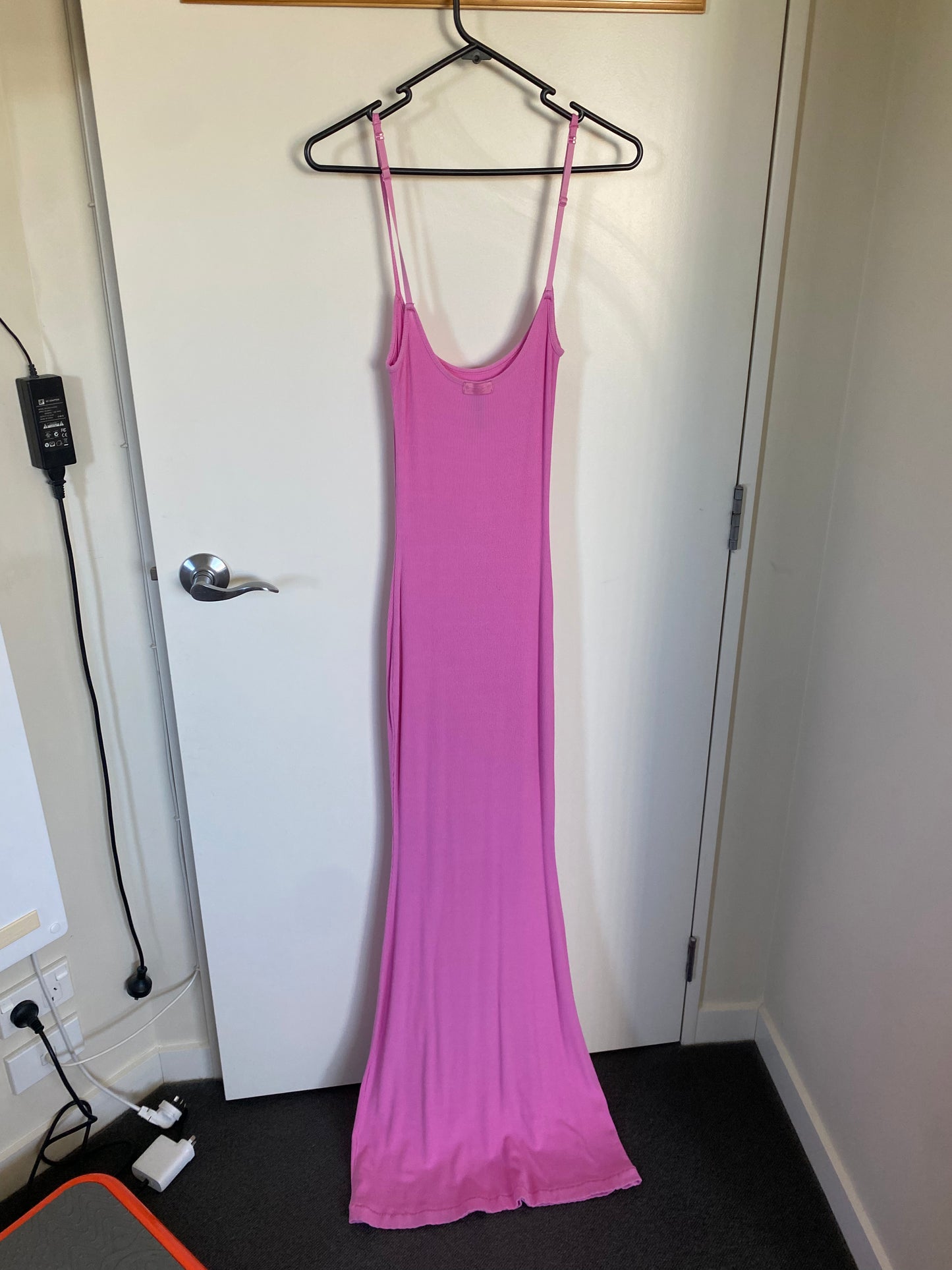 strapless open back dress SKIMS Long Slip Dress (Bubblegum)