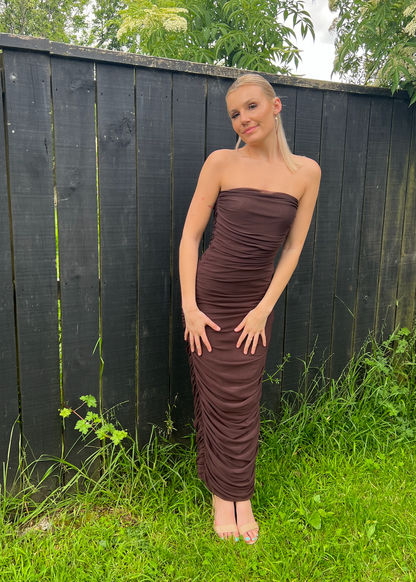 Ruby Ginni Mesh Tube in Chocolate Brown, Size 8. Featuring a strapless design with gathered side seams that create ruching that gently accentuate the contours of your silhouette. Perfect for formals, weddings, races, wineries, birthdays etc. Front on view of dress.